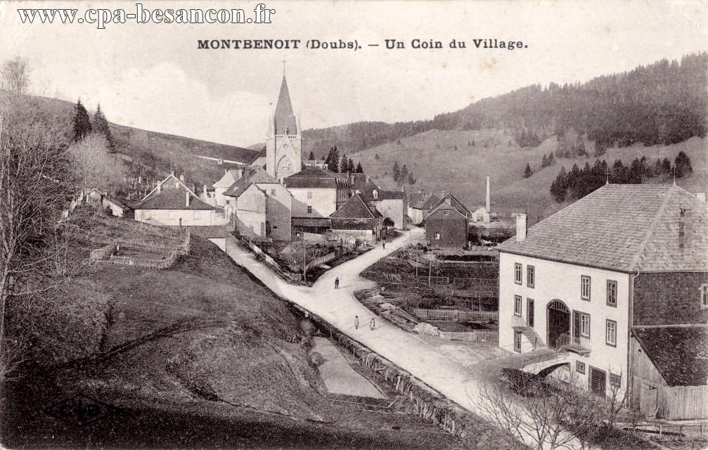 MONTBENOIT (Doubs). - Un Coin du Village.
